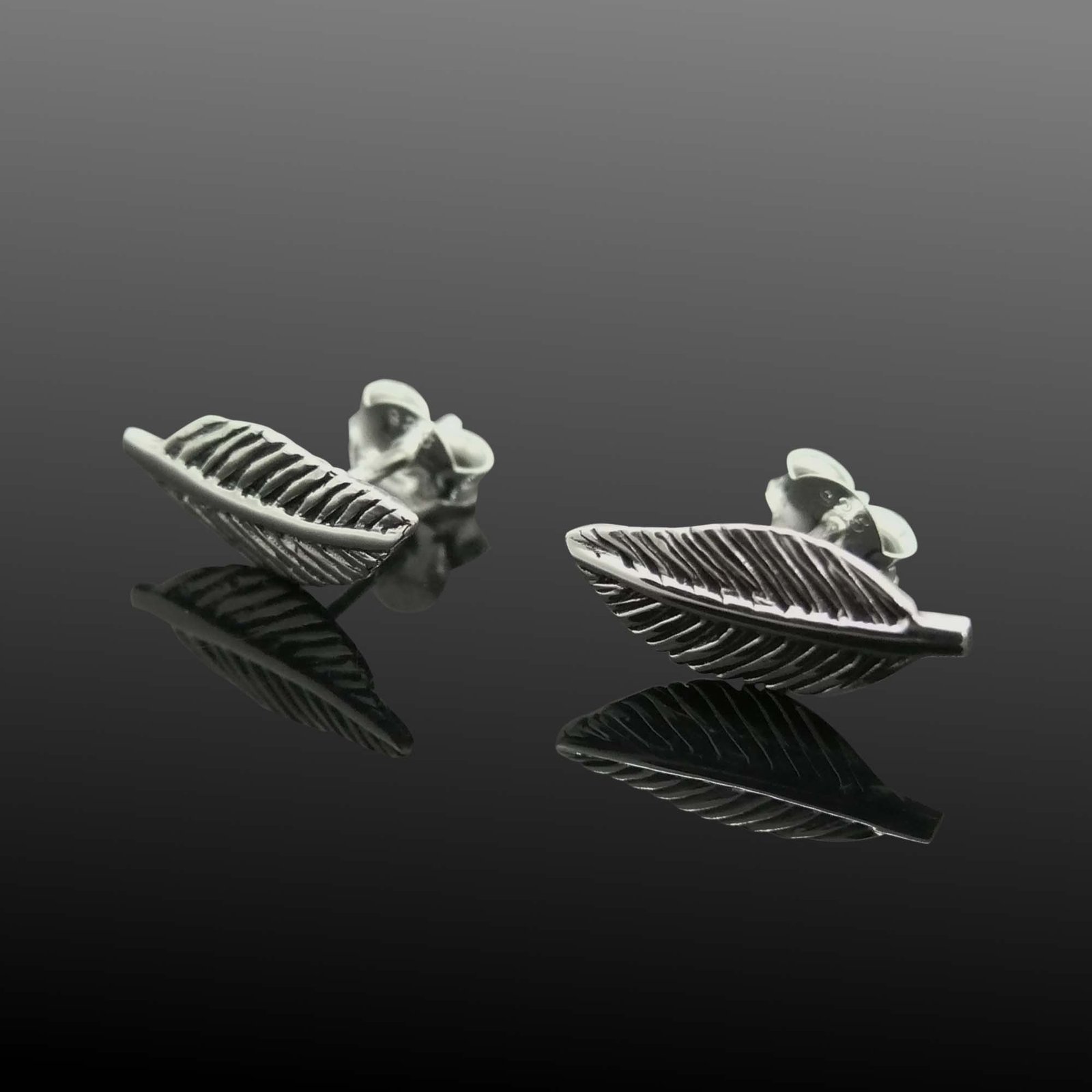 feather_silver_studs