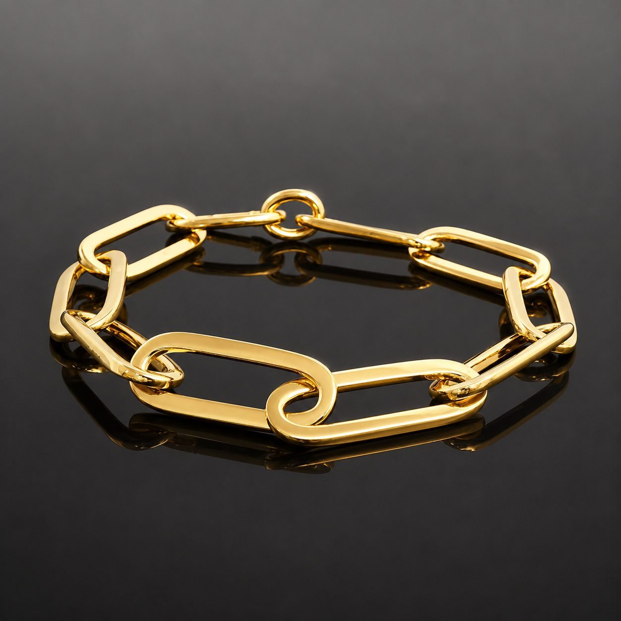 gold_chain_bracelet_handmade_jewellery_durham_uk_moon_jewellery Bold gold plated sterling silver 925 chain links mirrored finish chunky bracelet close up