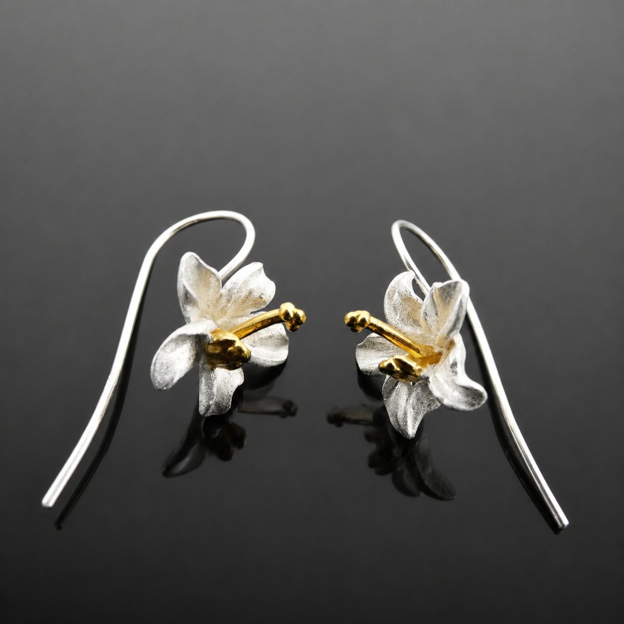 elegant_silver_gold_floral_earrings_moon_jewellery_uk