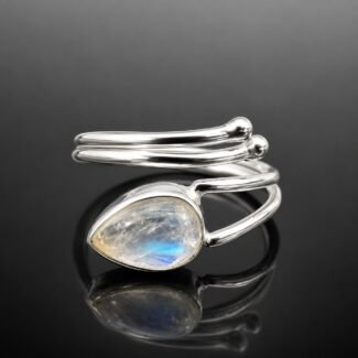 Glowing moonstone in wrap around mirrored sterling silver 925 adjustable ring close up